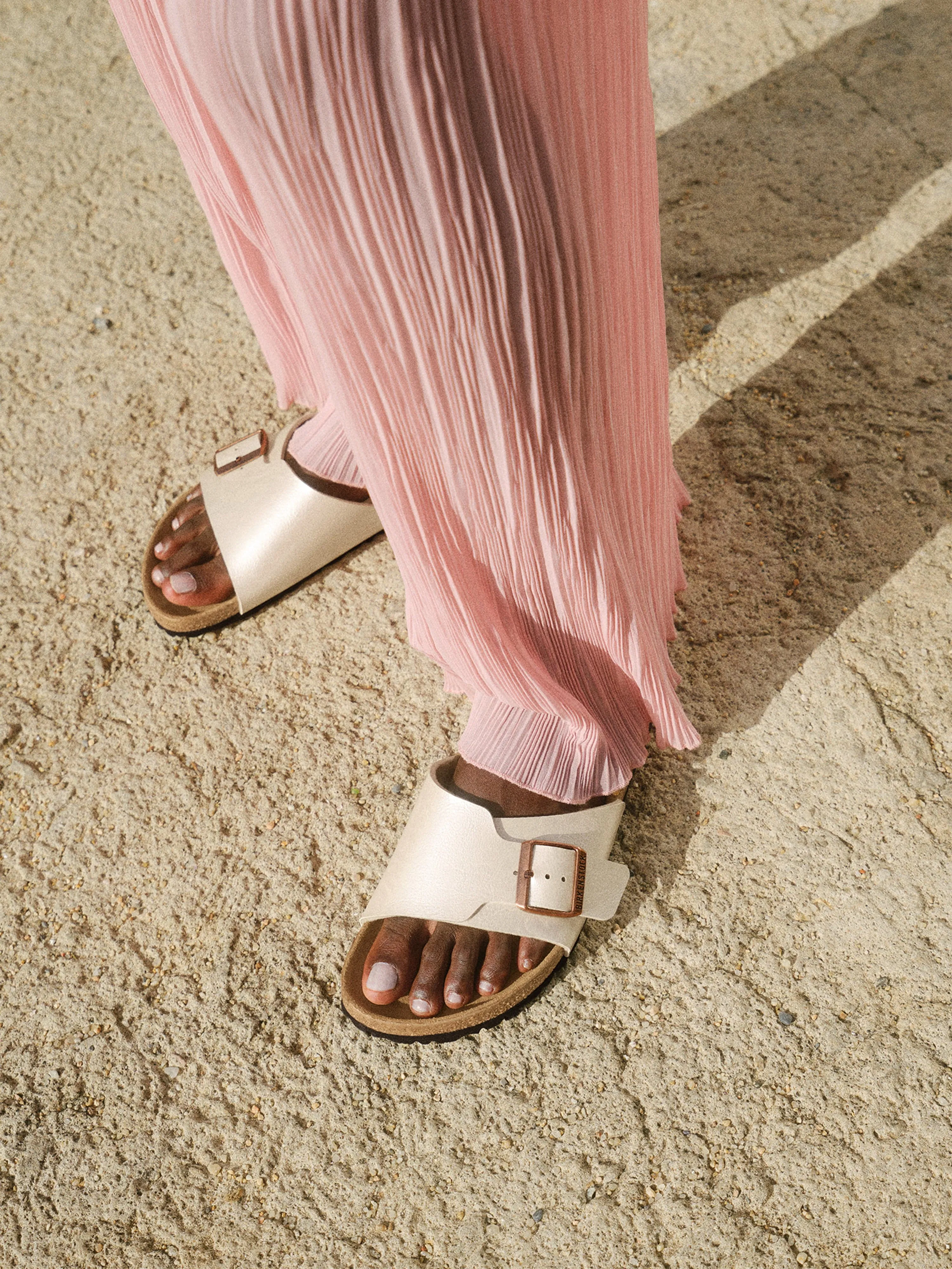 BIRKENSTOCK Girls Arizona Classic Metallic Sandals in Gold