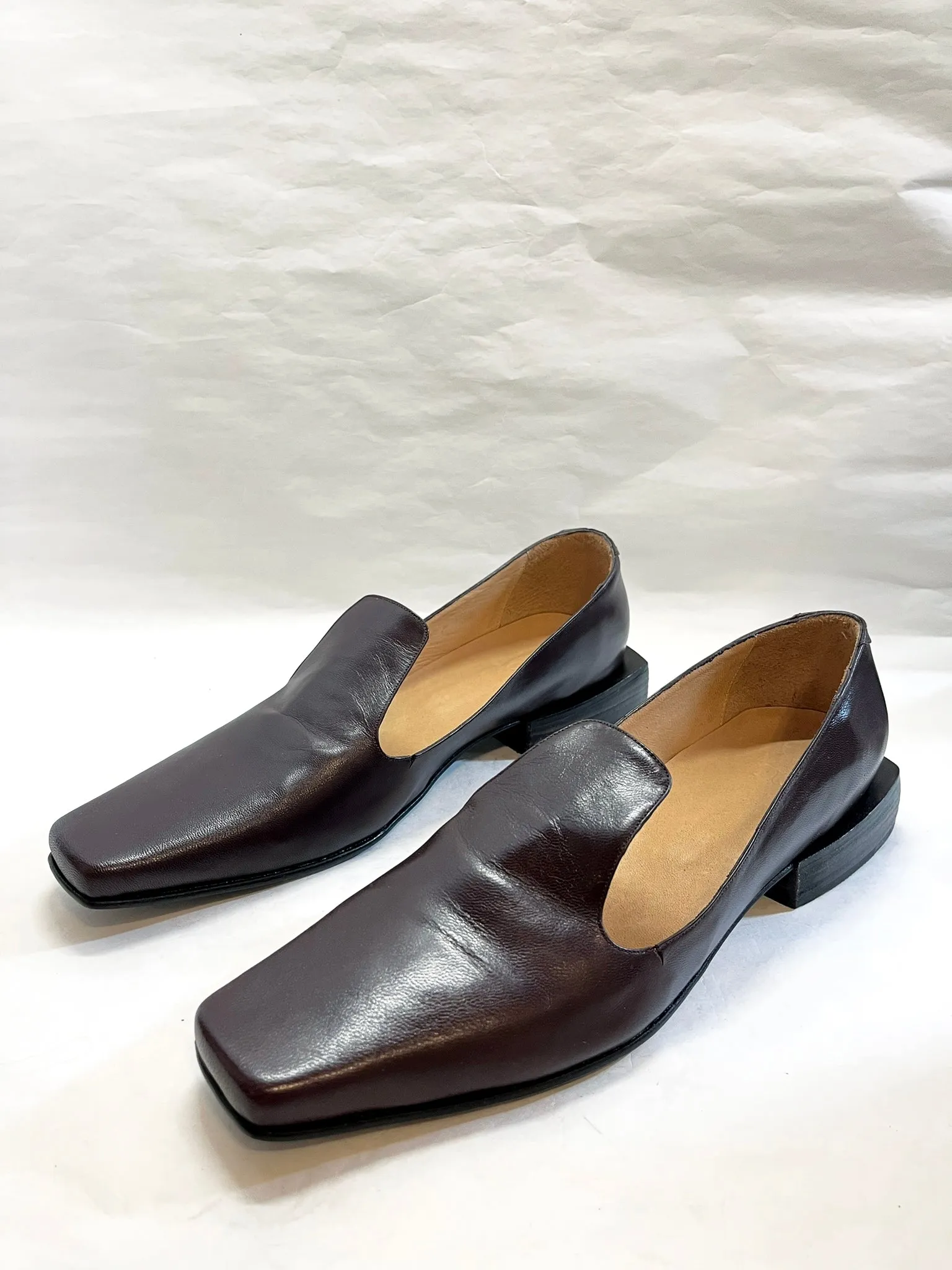 Olympia Loafer in Pinot Size 40